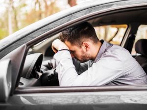 Como a carteira de motorista cassada afeta a vida cotidiana e profissional de uma pessoa