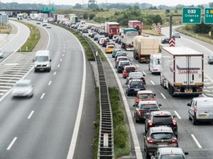 Caminhoneiro é multado após ir da bahia ao rio grande do sul sem descanso