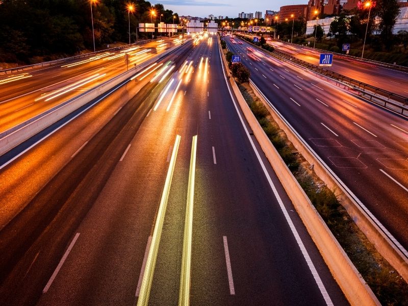 Projeto de lei prevê suspensão da cnh para quem realizar ultrapassagem perigosa ou direção irresponsável em rodovias