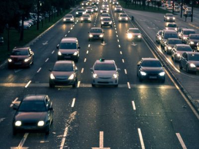 Como recorrer a multas por não usar o farol baixo durante o dia em rodovias