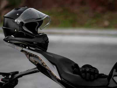 Multa por pilotar sem capacete