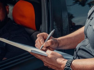 Multas por dirigir com a CNH vencida o que fazer