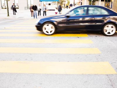 Parar com o carro na faixa pode cassar minha carteira